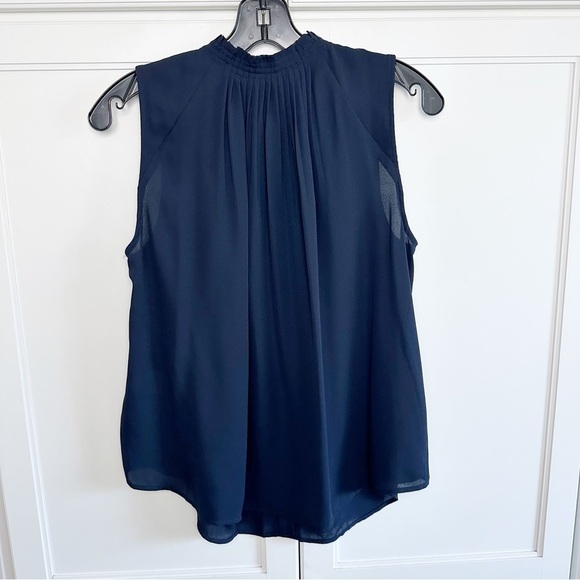New! Banana Republic Navy Pleated Neck Blouse Sleeveless Career Medium - Picture 2 of 11